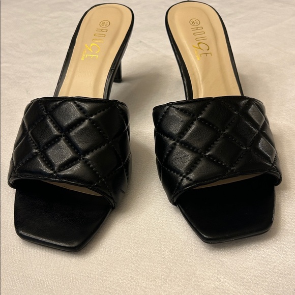 Rouge Helium Black Quilted Women's Slide Sandals
Size 8.5 Scratch on right shoe - Picture 7 of 8